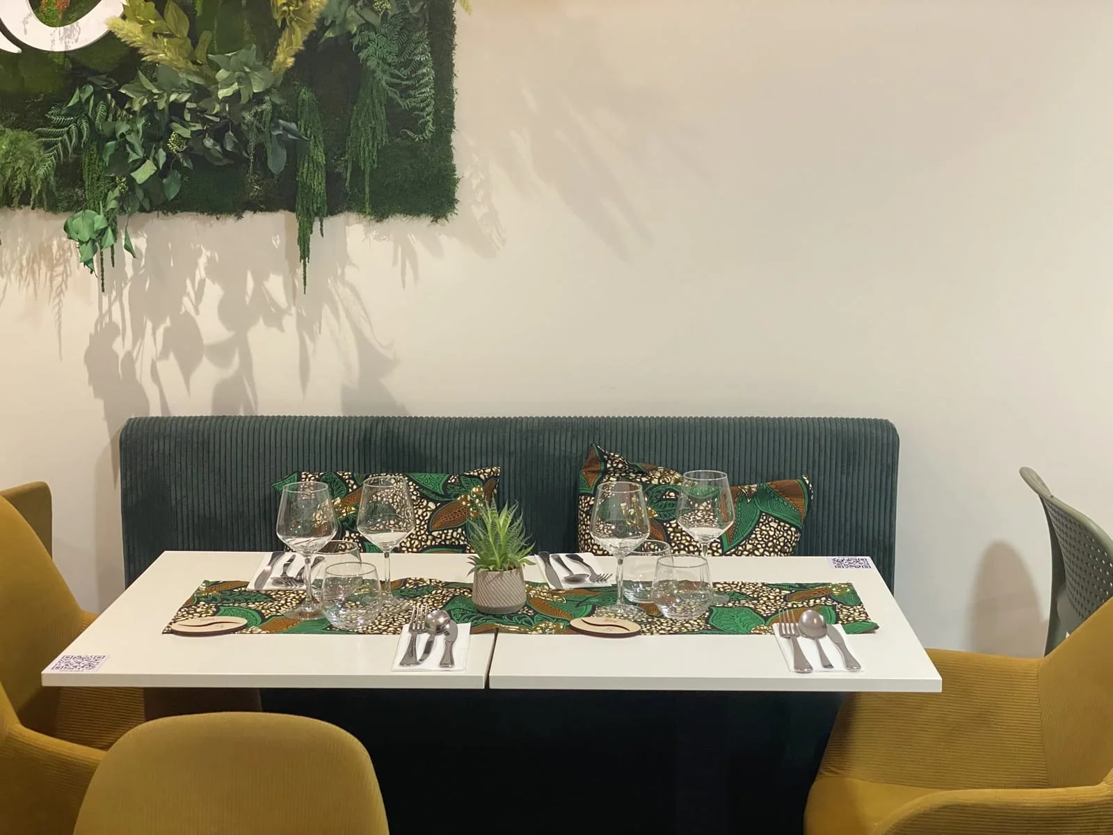Table dressée aux couleurs wax